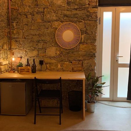 Rock & Wood - Apartment & Room ลาสเปเซีย ภายนอก รูปภาพ