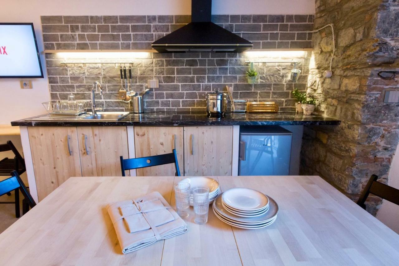 Rock & Wood - Apartment & Room ลาสเปเซีย ภายนอก รูปภาพ