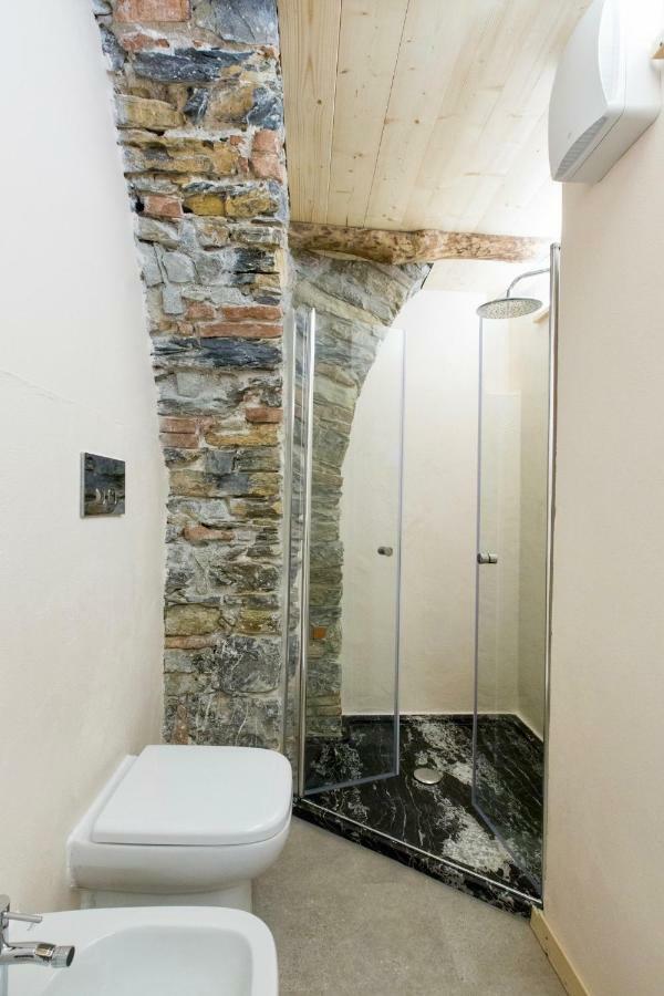 Rock & Wood - Apartment & Room ลาสเปเซีย ภายนอก รูปภาพ