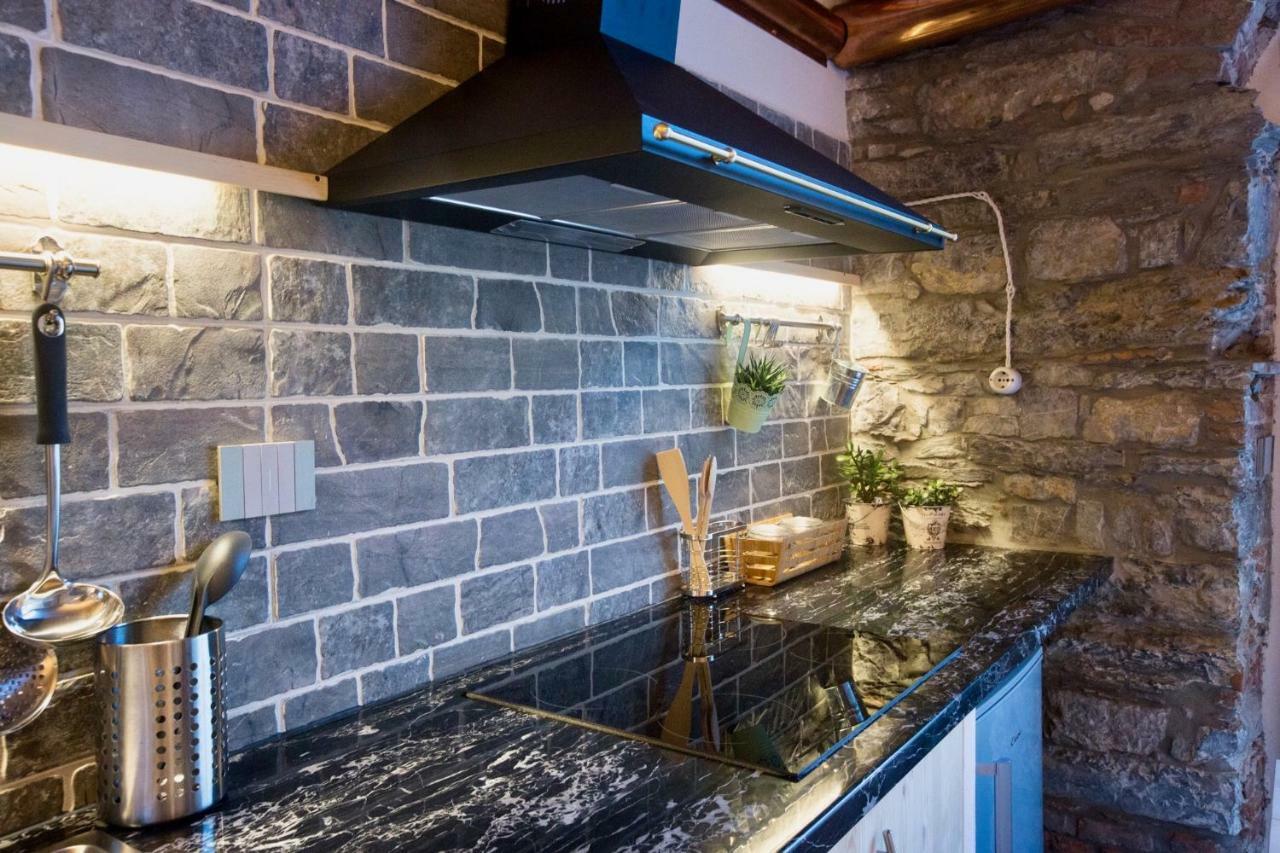 Rock & Wood - Apartment & Room ลาสเปเซีย ภายนอก รูปภาพ