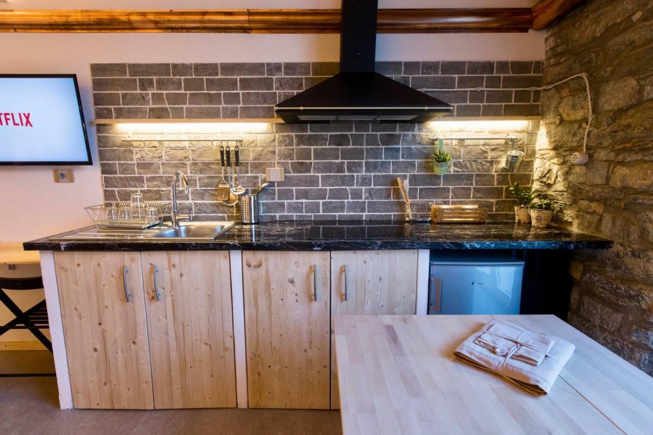 Rock & Wood - Apartment & Room ลาสเปเซีย ภายนอก รูปภาพ
