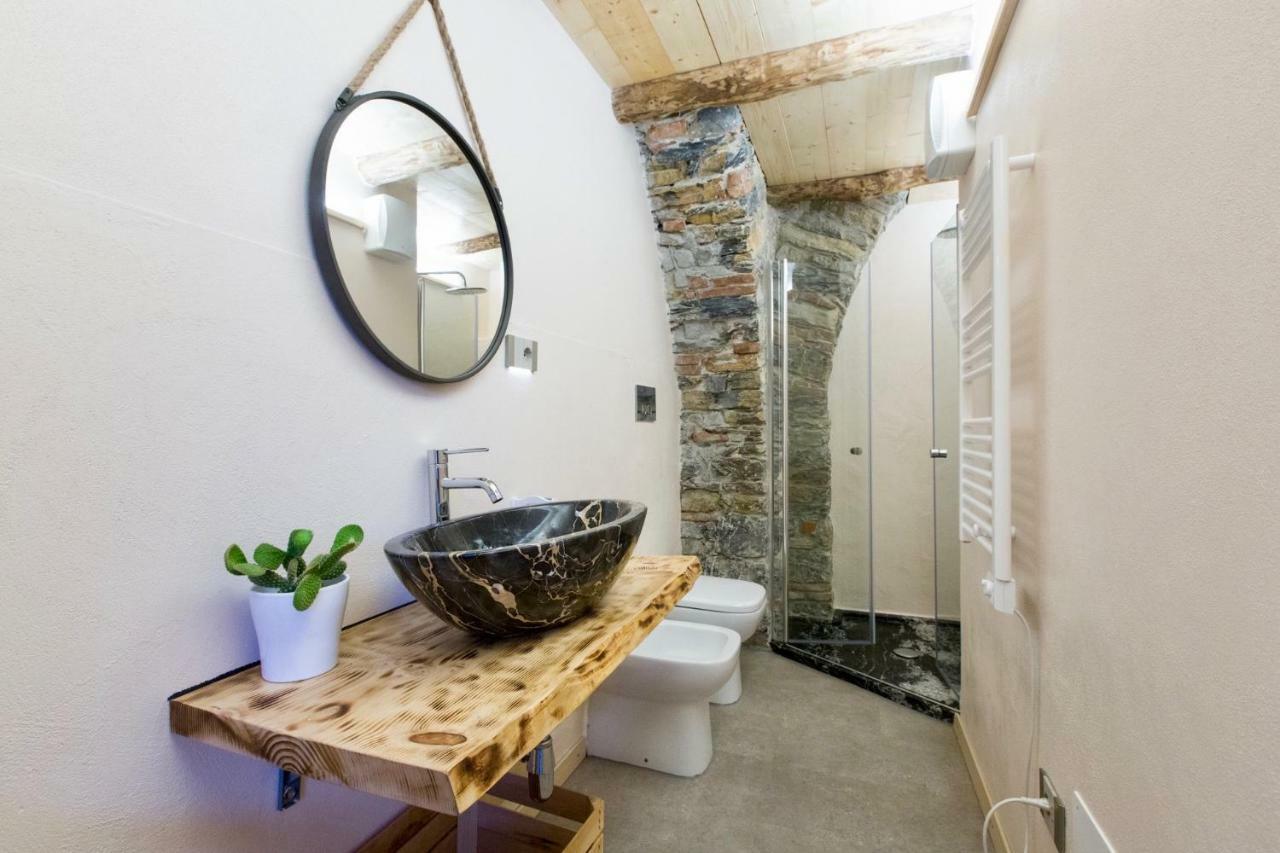 Rock & Wood - Apartment & Room ลาสเปเซีย ภายนอก รูปภาพ