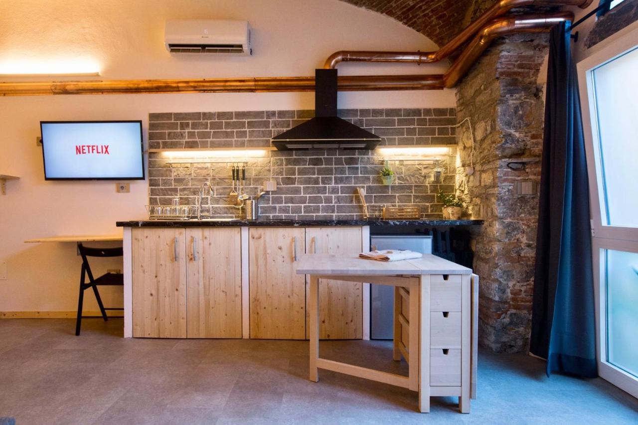 Rock & Wood - Apartment & Room ลาสเปเซีย ภายนอก รูปภาพ