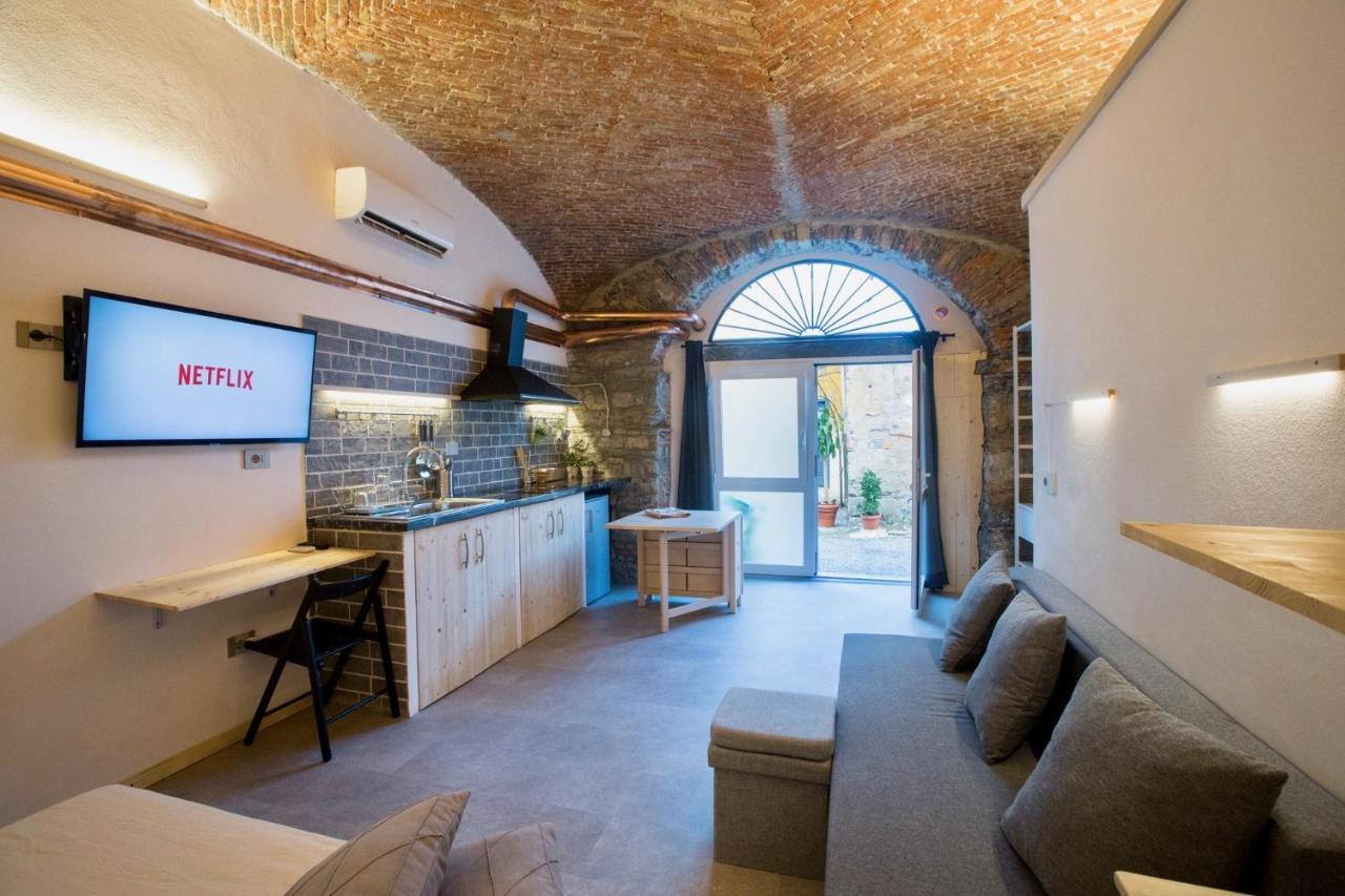 Rock & Wood - Apartment & Room ลาสเปเซีย ภายนอก รูปภาพ