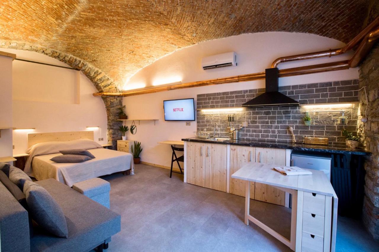 Rock & Wood - Apartment & Room ลาสเปเซีย ภายนอก รูปภาพ